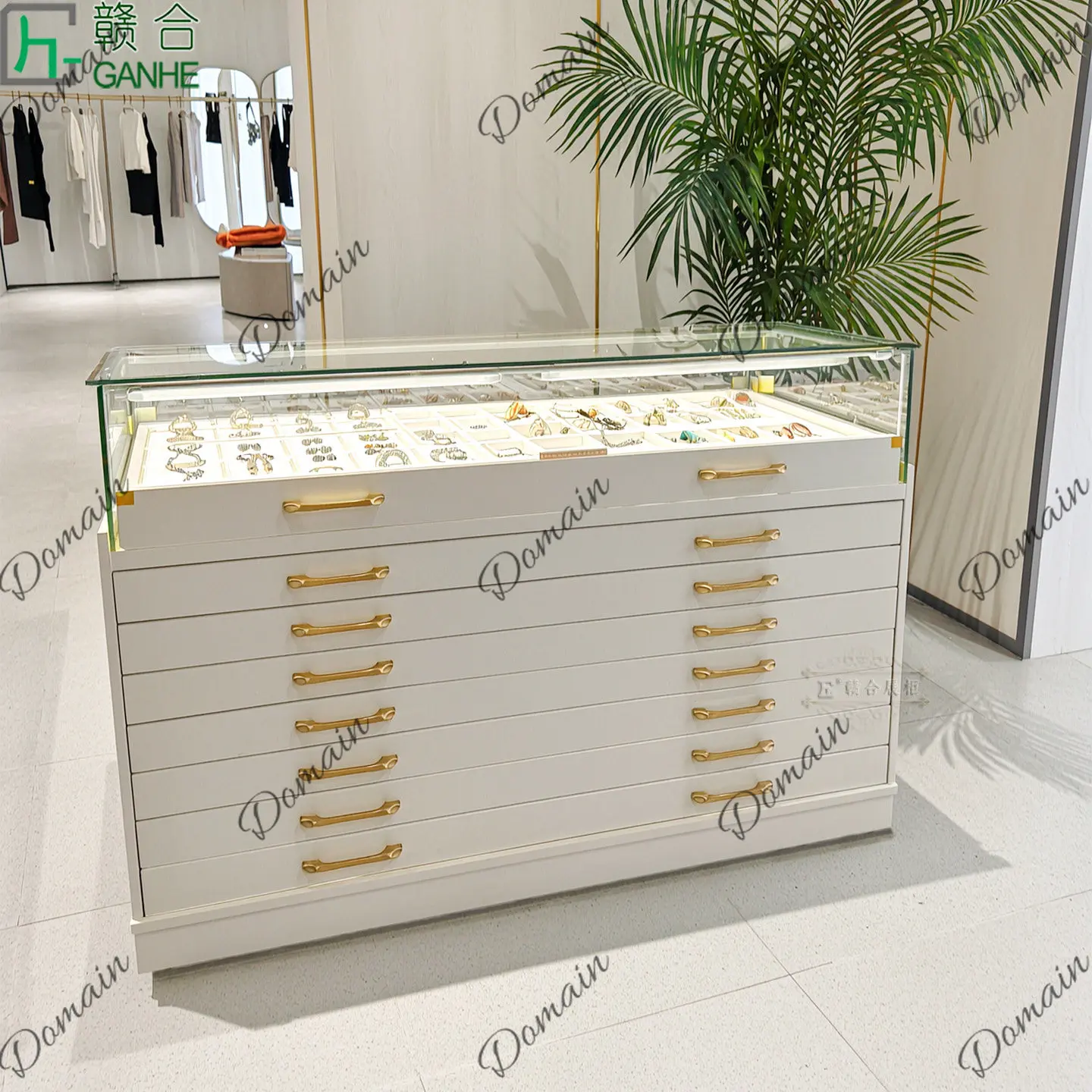 Jewelry Watches & Accessories - 81 N – elegancka, szklana witryna
