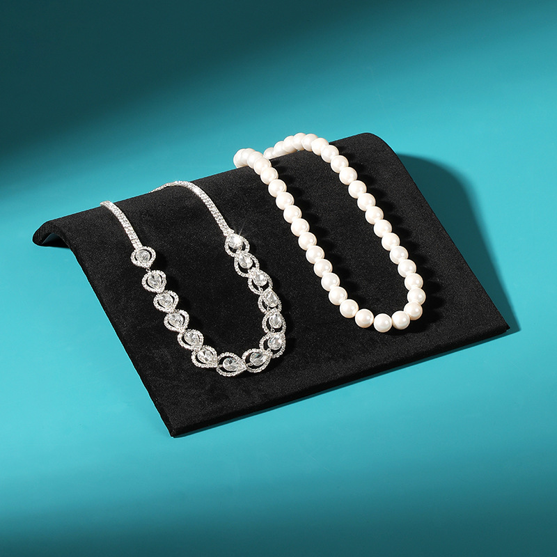 Czarna aksamitna taca ekspozyc – Jewelry And Watches Stores recenzja i cena