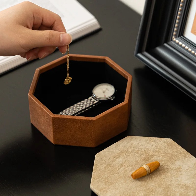 Luksusowe, ośmiokątne pudełko  – Jewelry With Watches recenzja i cena