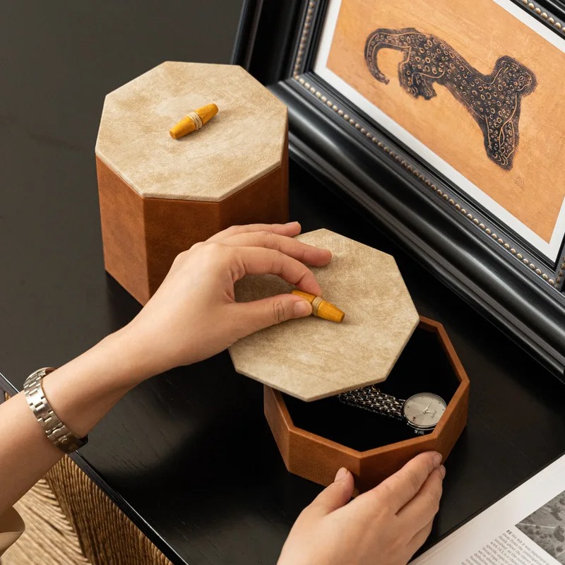 Luksusowe, ośmiokątne pudełko  – Jewelry With Watches recenzja i cena