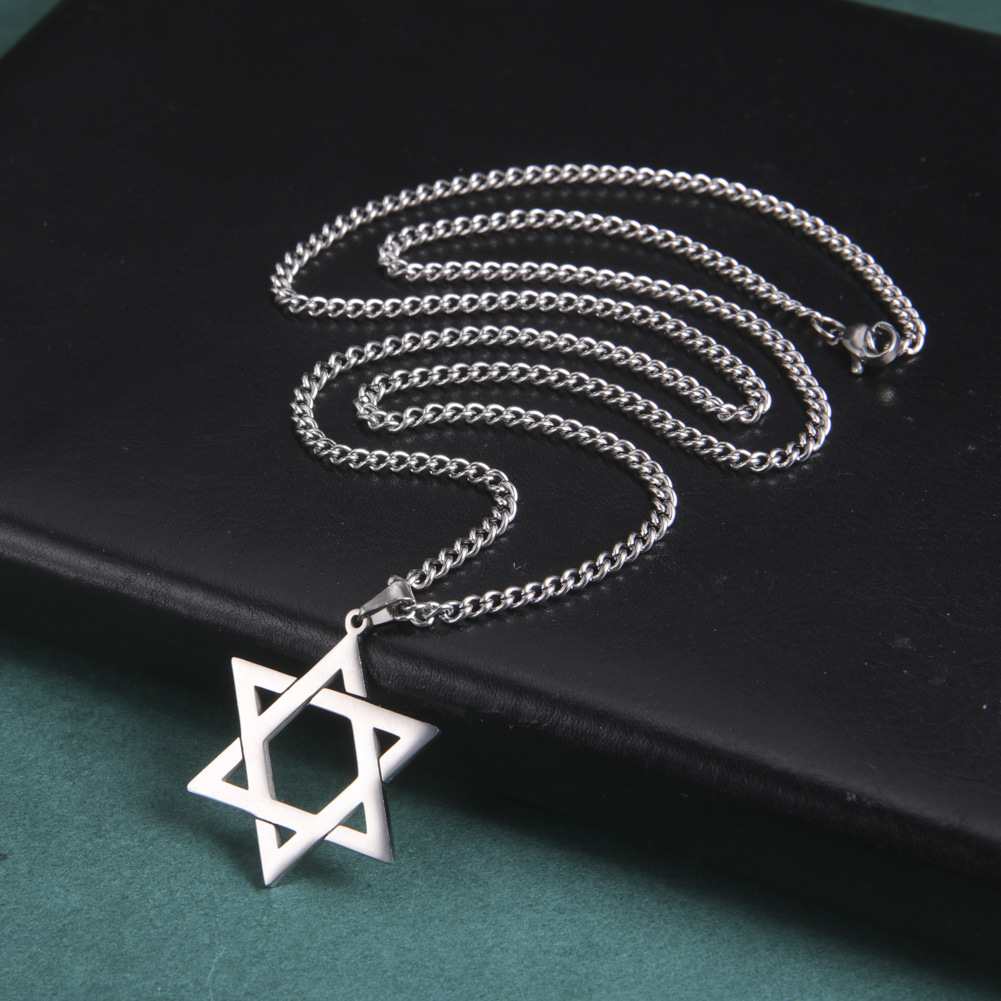 Naszyjnik z zawieszką w kształ – Jewelry & Watches Review recenzja i cena